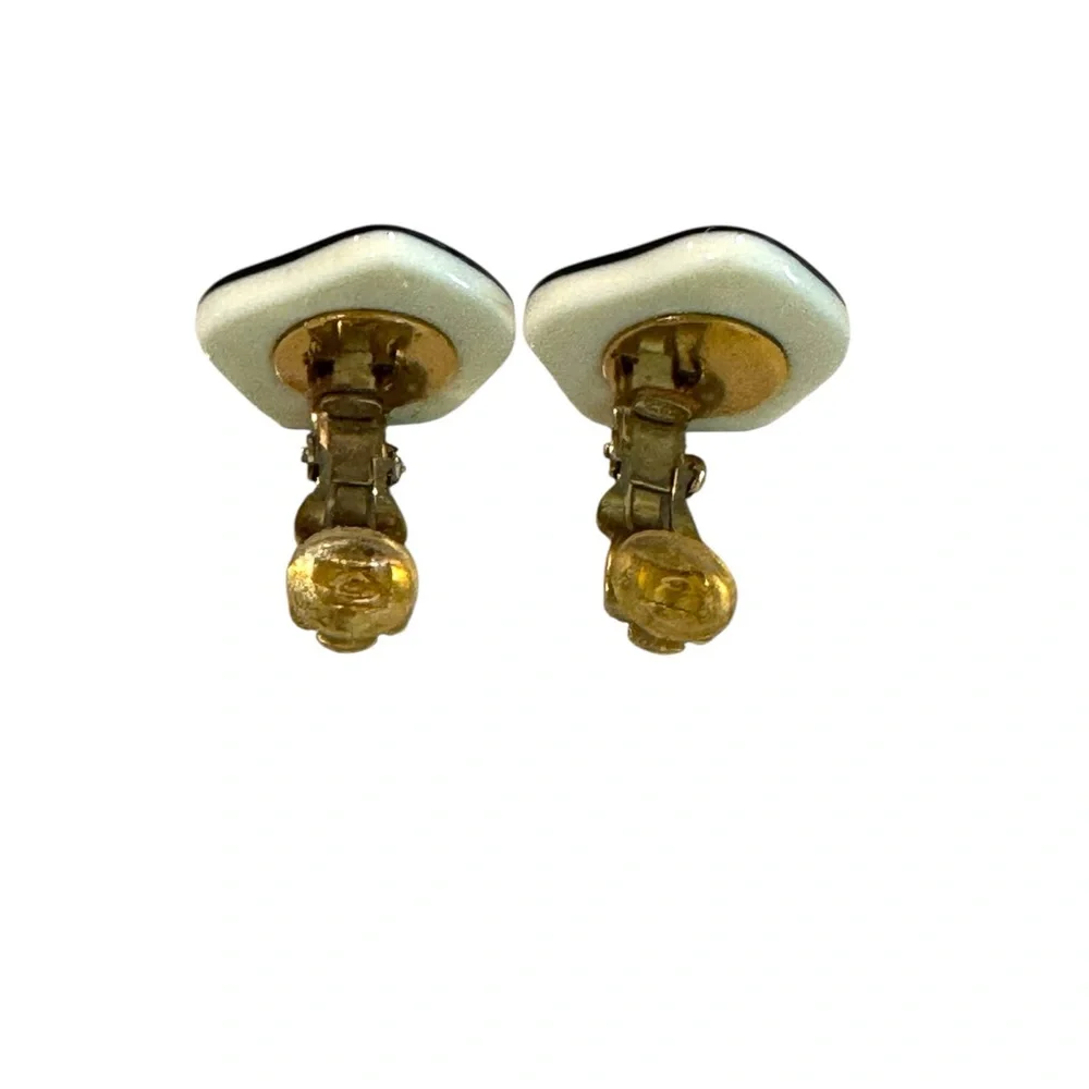 Vintage Chanel White CC Black Camellia Resin Clip on Earrings 💯 authentic - Picture 3 of 6